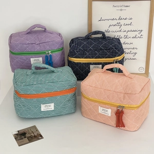 Quilted Cotton Checkerboard Cosmetic Bag Portable Toiletry Storage Pouch With Contrast Zipper Handle For Women Travel
