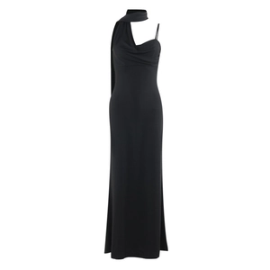 Robe longue noire moulante élégante avec décolleté licou irrégulier et rubans longs