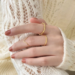 Three-piece set of minimalist gold wavy and beaded stackable rings for women