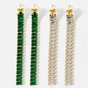 Elegant long tassel earrings with emerald and clear zircon baguettes in gold plated steel