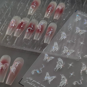 Autocollants ongles 5D papillon laser et perles sur un fond en verre à effet de vague