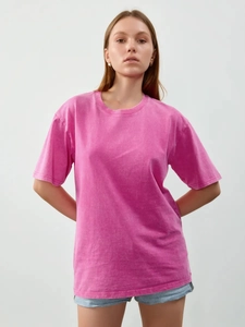 Oversized pink acid wash cotton T-shirt with vintage mineral texture and drop shoulders