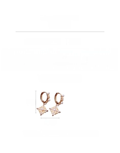 Détail de boucles d'oreilles plaquées or 18K avec perles et base en cuivre de 6,8g