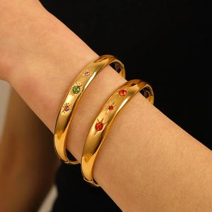 18K vergoldete Edelstahl-Manschettenarmbänder mit farbigen Zirkonia-Sternenbesatz