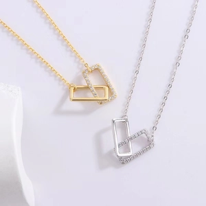 Collana in argento sterling con doppi pendenti a rettangolo intrecciati in oro e argento