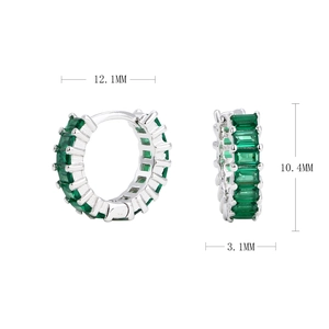 Detailed dimensions of silver hoop earrings featuring emerald green cubic zirconia stones
