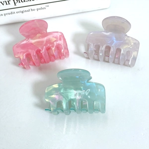 Set di 3 mollette per capelli iridescenti nei colori rosa, bianco perla e menta