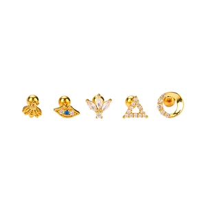 Fünfteiliges goldenes Edelstahl Knorpel-Ohrstecker-Set mit Biene Auge und Mondsichel