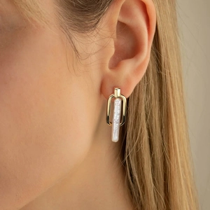 925 silver earrings with gold geometric frame and white baroque pearl on model