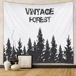 Dettaglio dell'arazzo Vintage Forest con stampa foresta in bianco e nero in arredamento