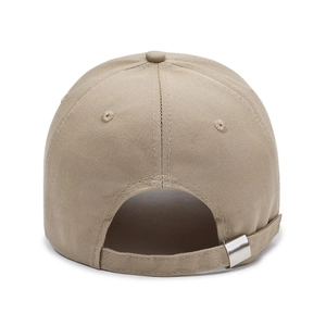 Casquette de baseball kaki vue arrière avec boucle de réglage en métal