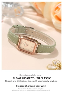 Makroansicht des rechteckigen Roségoldgehäuses mit römischen Ziffern und grünem Lederarmband