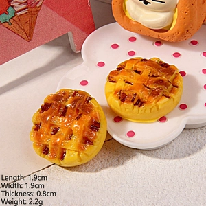 Detailed macro view of 1.9cm miniature resin apple pie model with precise dimensions