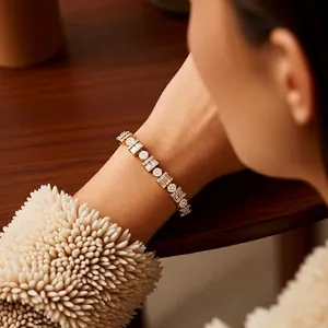 Elegant 18k gold plated vintage bracelet with alternating square and round zircons