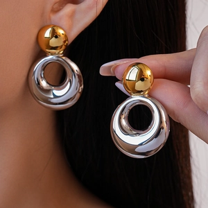 Boucles d'oreilles circulaires creuses polies en or 18 carats et argent style épuré