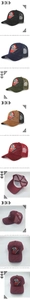 Detalle de gorra trucker para exterior con bordado de águila y malla trasera transpirable