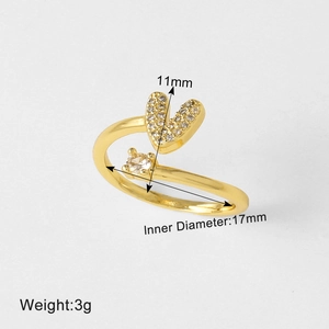 Detail van de 18k gouden hartring met micro-zirkonen en 11 mm hartornament