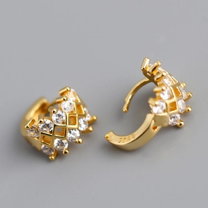 Orecchini a cerchio 10mm in argento S925 placcato oro con pavé di zirconi luccicanti
