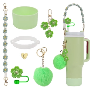 Set de accesorios verdes para vaso Stanley con funda de silicona y adornos florales