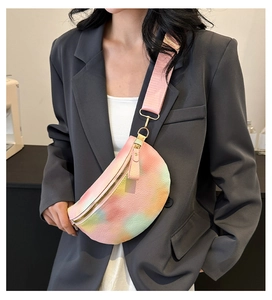 Detail of the tie-dye pattern on the crossbody bag with soft pink and yellow pastel tones