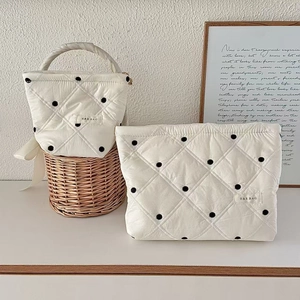 Lot de trousses à maquillage matelassées à pois avec poignée et ruban blanc crème