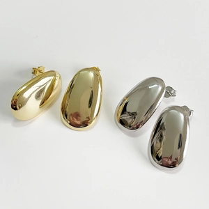 Polished 925 sterling silver oval teardrop stud earrings in gold and silver finishes