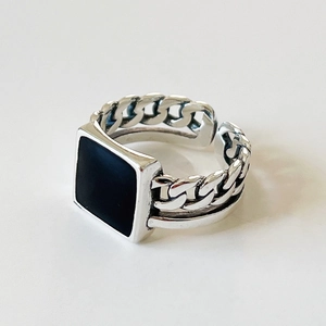 Retro S925 sterling silver chain ring with black square stone and adjustable opening