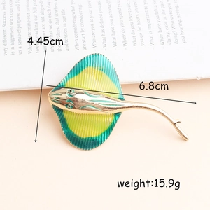 Stingray alloy brooch with yellow-green enamel gradient measuring 6.8cm long and 4.45cm wide