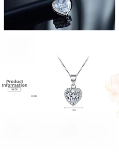 Dettaglio della collana con ciondolo a cuore in argento S925 con pietre di zircone