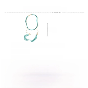 Détail des dimensions du collier turquoise avec longueur de 126cm et pendentif à pompon