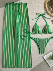 Maillot de bain trois pièces crocheté à rayures vertes avec bikini et pantalon large