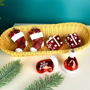 Lot de décorations de Noël rouges et blanches avec chaussettes, gants et bonnets festifs