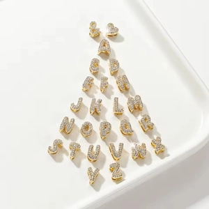 Colliers lettres A-Z dorés avec pendentifs en zircone disposés en forme d'arbre