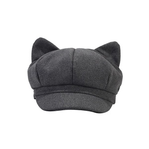 Casquette gavroche en feutre de laine gris foncé avec oreilles de chat 3D mignonnes