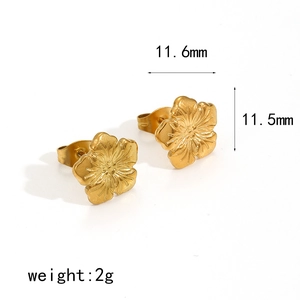 Golden flower titanium steel stud earrings with size measurements in 11.6mm width