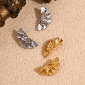 Vintage style 18K gold plated stainless steel stud earrings with fan pleat texture