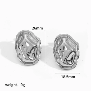 Detailed size specifications of silver molten metal earrings with 26mm length dimensions