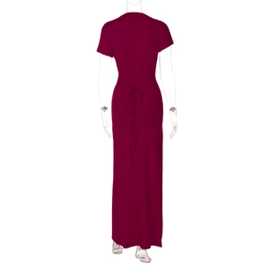 Detail of burgundy maxi dress with waist tie back and high-quality pleated fabric