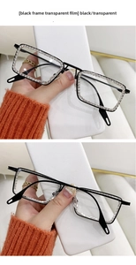 Detalle de gafas de sol cuadradas sin montura con pedrería y cristales transparentes