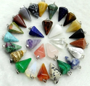 Disposition en spirale de pendentifs en cristal hexagonal en améthyste et quartz rose