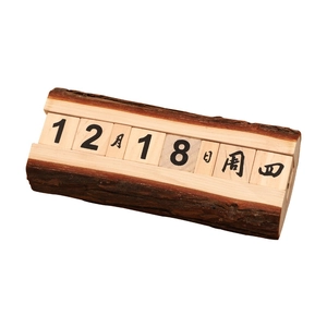 Calendrier de bureau en bois minimaliste avec base en écorce et blocs de date