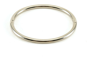Detailed top view of a silver stainless steel oval bangle with a functional hinge clasp