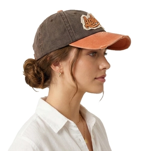 Vintage washed baseball cap with contrast brim and distressed embroidery for a retro look