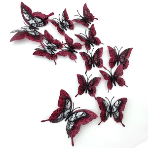 Papillons 3D d'Halloween avec motifs de roses rouges et de crânes en gros plan détaillé