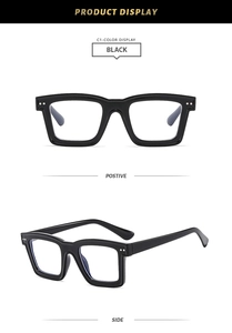 Detailansicht der Vorder- und Seitenansicht dieser schwarzen quadratischen Blaulichtbrille