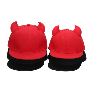 Casquette de baseball rouge avec cornes de diable pour adultes et enfants à bord plat