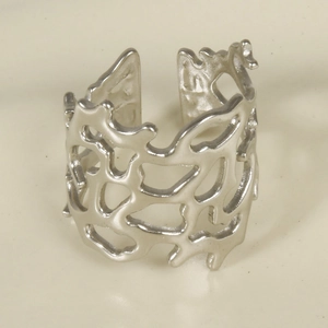 Detailed close-up showing the irregular hollow structure of the 304 stainless steel ring