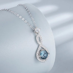 Collana infinito in argento 925 con gemma blu rotonda e dettagli in diamanti bianchi