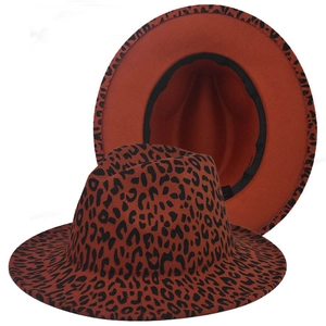 Cappello fedora con stampa leopardata a tesa larga in feltro marrone rossastro