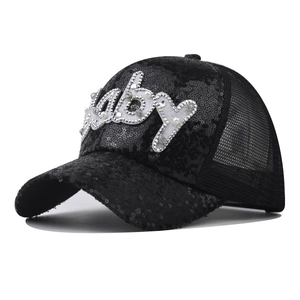 Casquette trucker noire en maille avec paillettes et lettrage Baby orné de perles